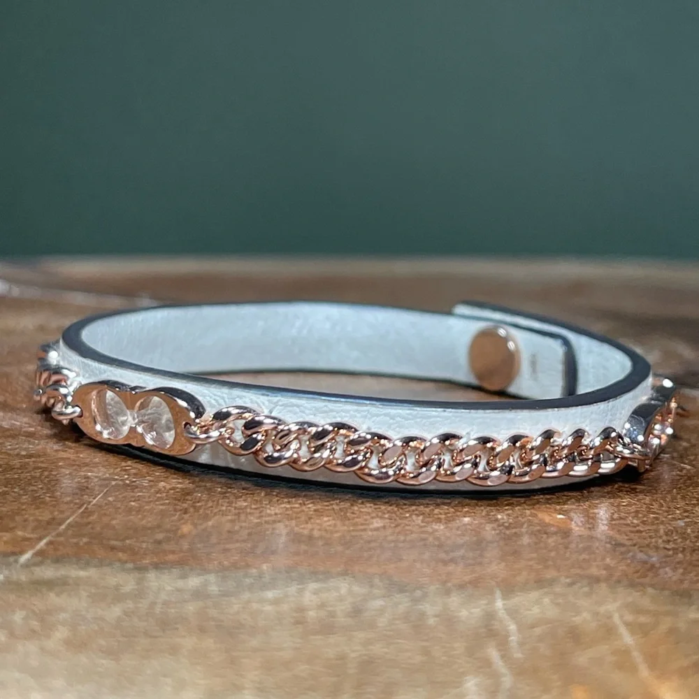 Coach signature chain